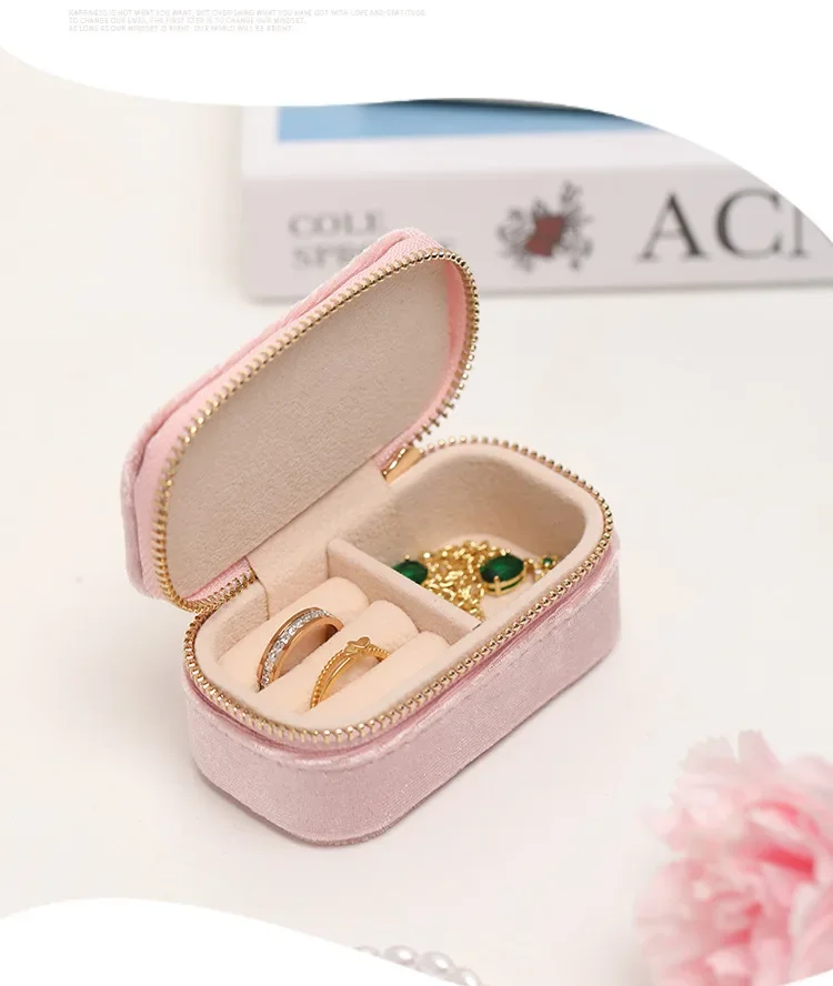 Mini Travel Jewelry Box, Ring  - огляд і ціна Velvet Jewelry Box