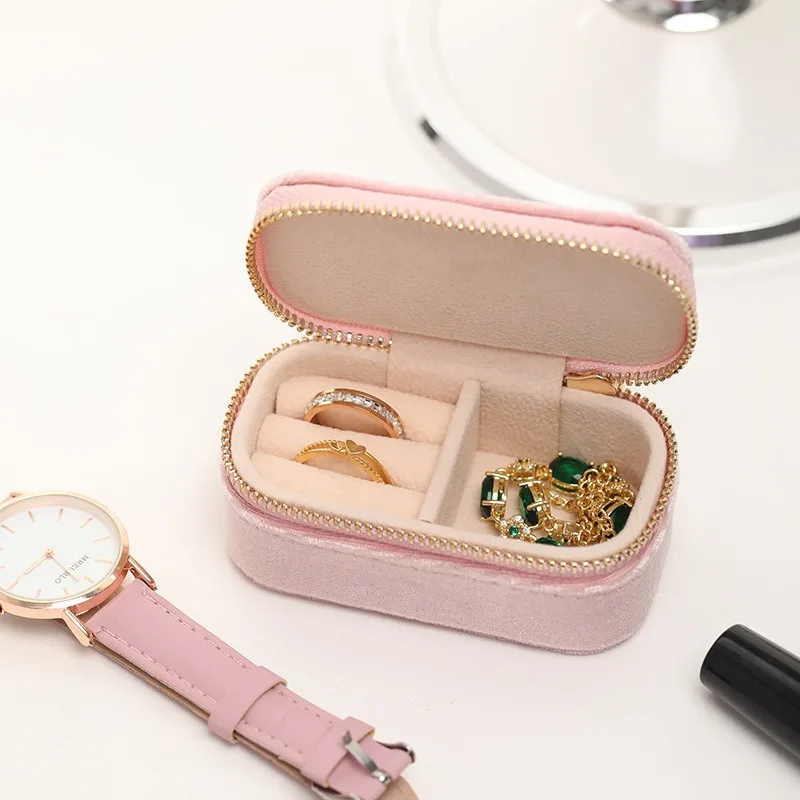 Mini Travel Jewelry Box, Ring  - огляд і ціна Velvet Jewelry Box